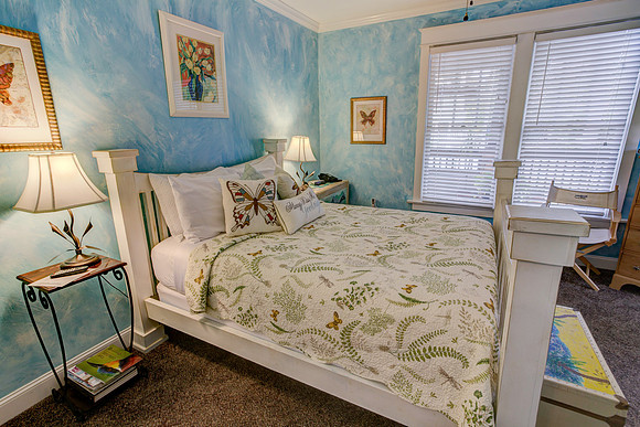 Guest Room 1-13