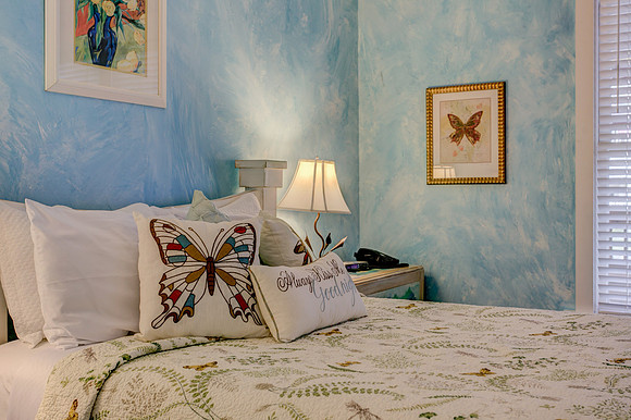 Guest Room 1-12