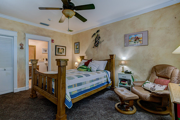 Guest Room 6-2