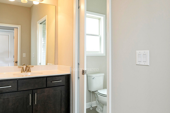 Jack and Jill Bath upstairs-1