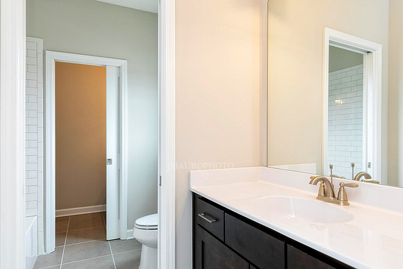 Jack and Jill Bath upstairs-2