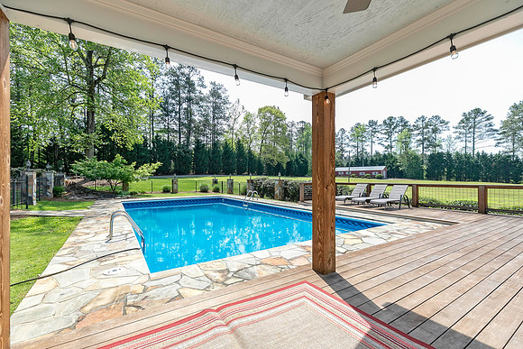 Poolhouse-1
