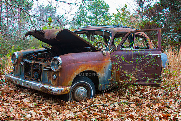 Abandoned_Mercedes 1