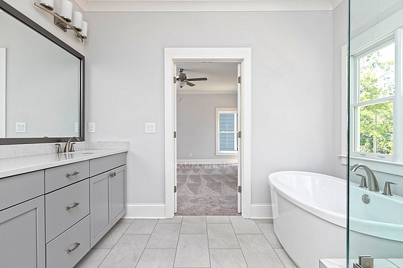 Owner's Bath-4