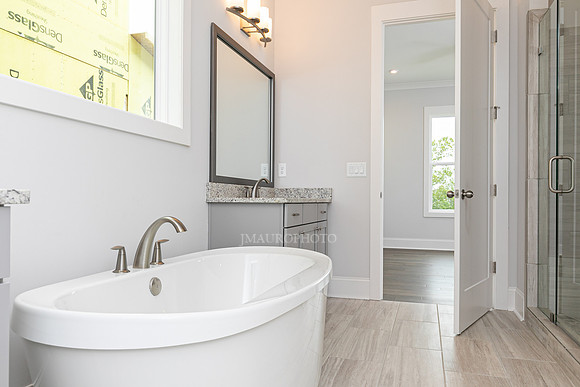 Owner's Bath-4
