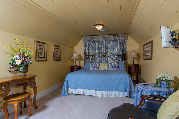 Suite 304-1