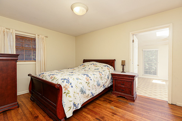 2381 Carolyn Dr-17