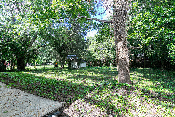 2381 Carolyn Dr-27
