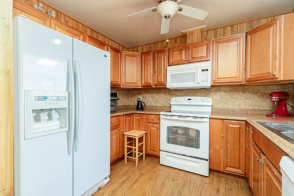 2381 Carolyn Dr-13