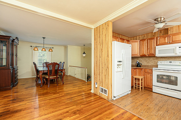 2381 Carolyn Dr-11