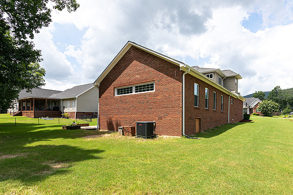 43 Faulkner Dr-44