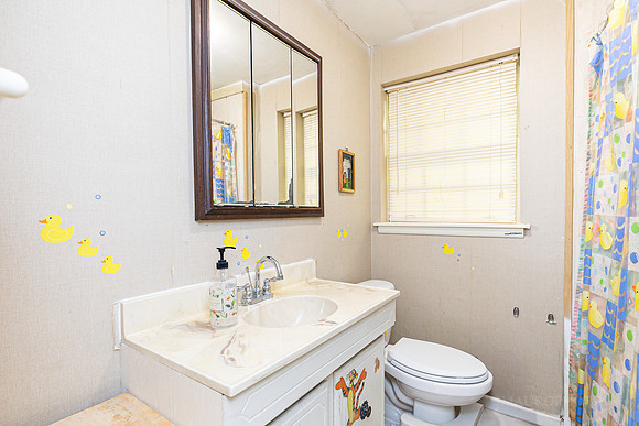 2381 Carolyn Dr-22